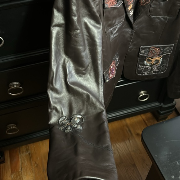 Leather jacket - Picture 4 of 16